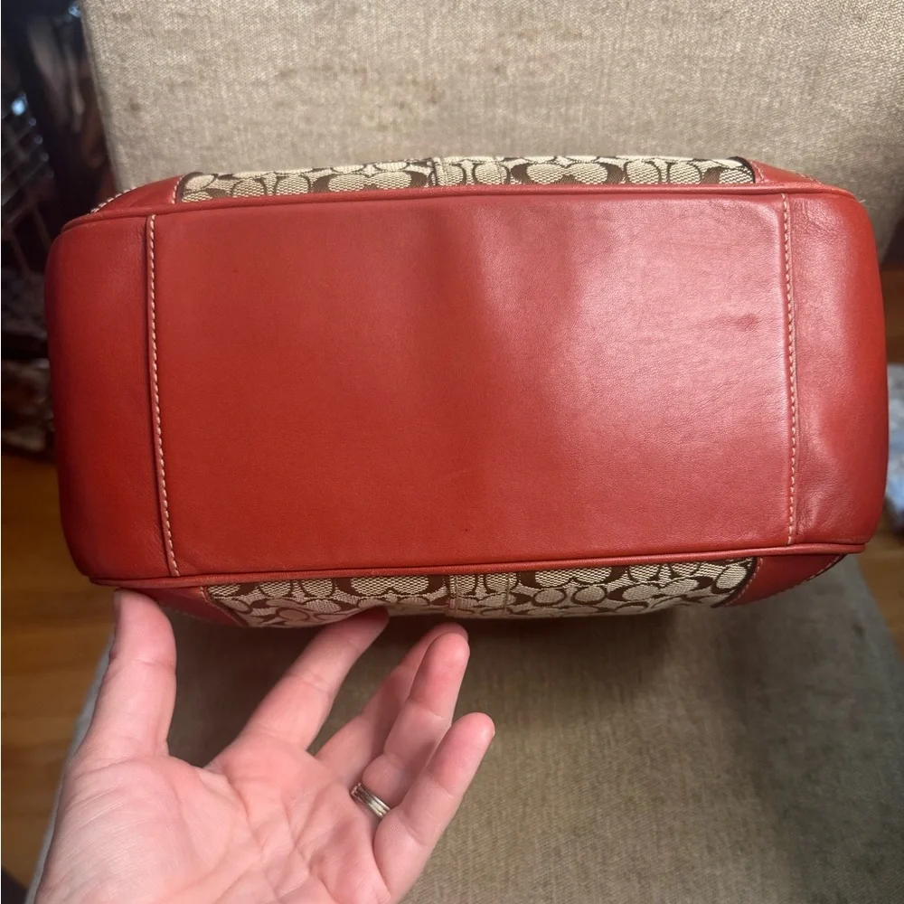 Coach - 2007 Ergo 10744 - Red/Orange Leather Trim - EXCELLENT condition - Picture 4 of 8